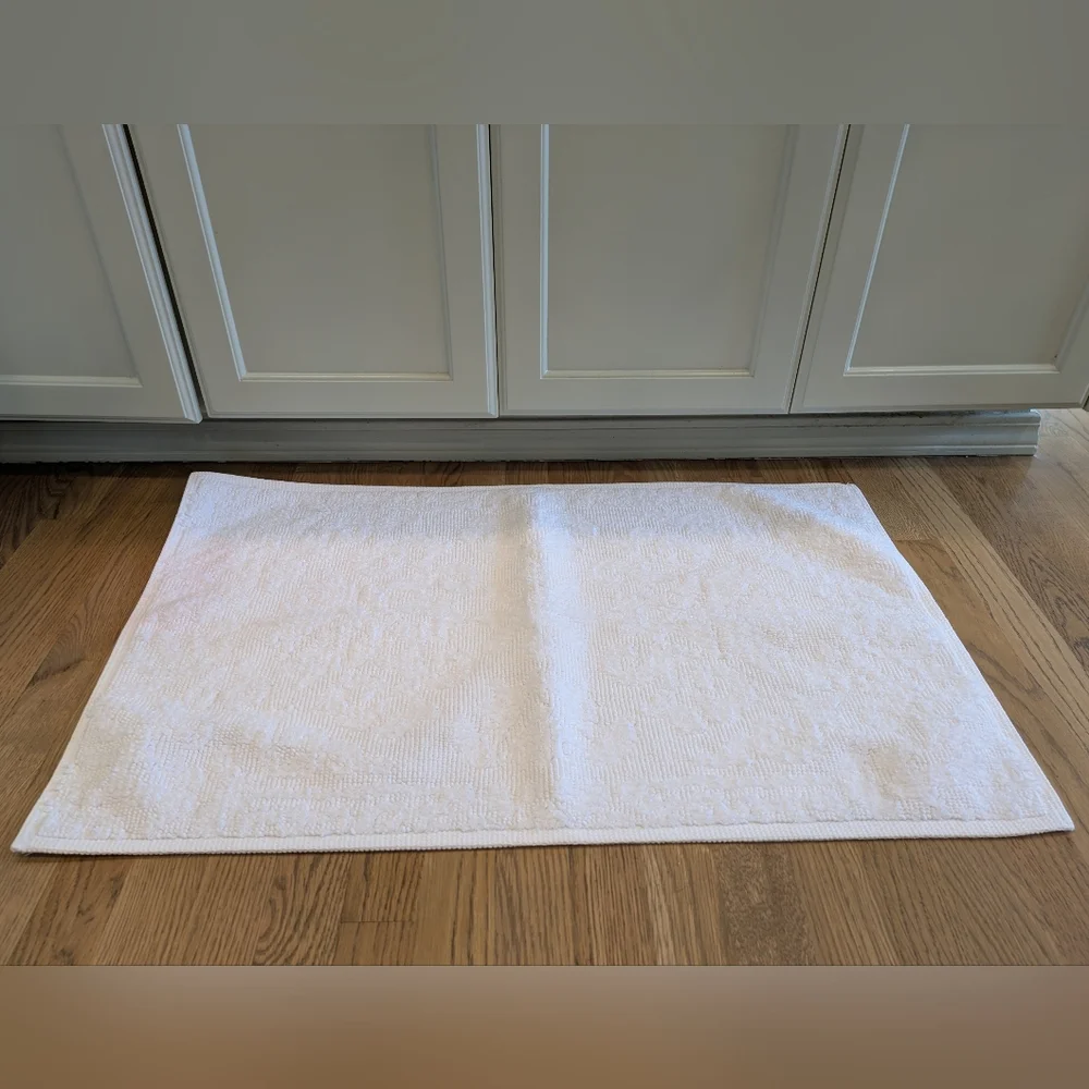 Brooks Brothers White Bathmat